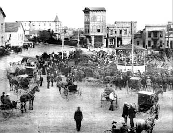 A picket fence and a new drinking fountain were added to the plaza in 1882.