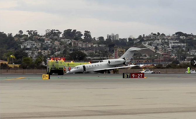 Cessna Citation loses landing gear on appproach to San Diego