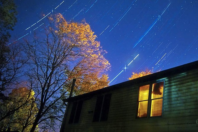 This year's shower will fall on the new moon, creating optimal viewing conditions.