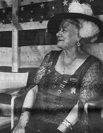 Schumann-Heink advised other women to stay at home and look after their husbands and children. She did not think women should vote or take part in politics.