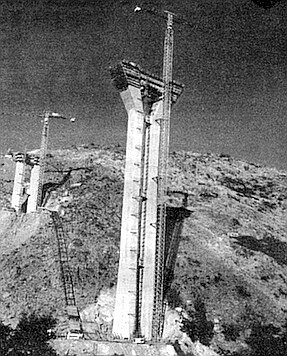 Tower cranes ready columns for spans (December '73). “Everyone said the shape wasn’t going to fly.”