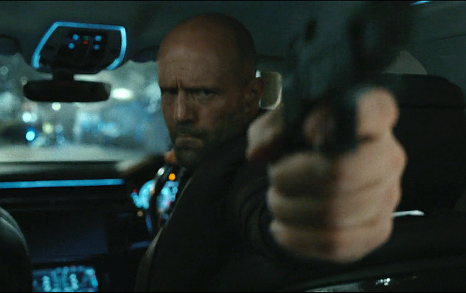 Mutiny: Jason Statham puts a one-way bulletproof rear window to the test