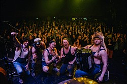 Steve 'n' Seagulls perform the Maiden classic live